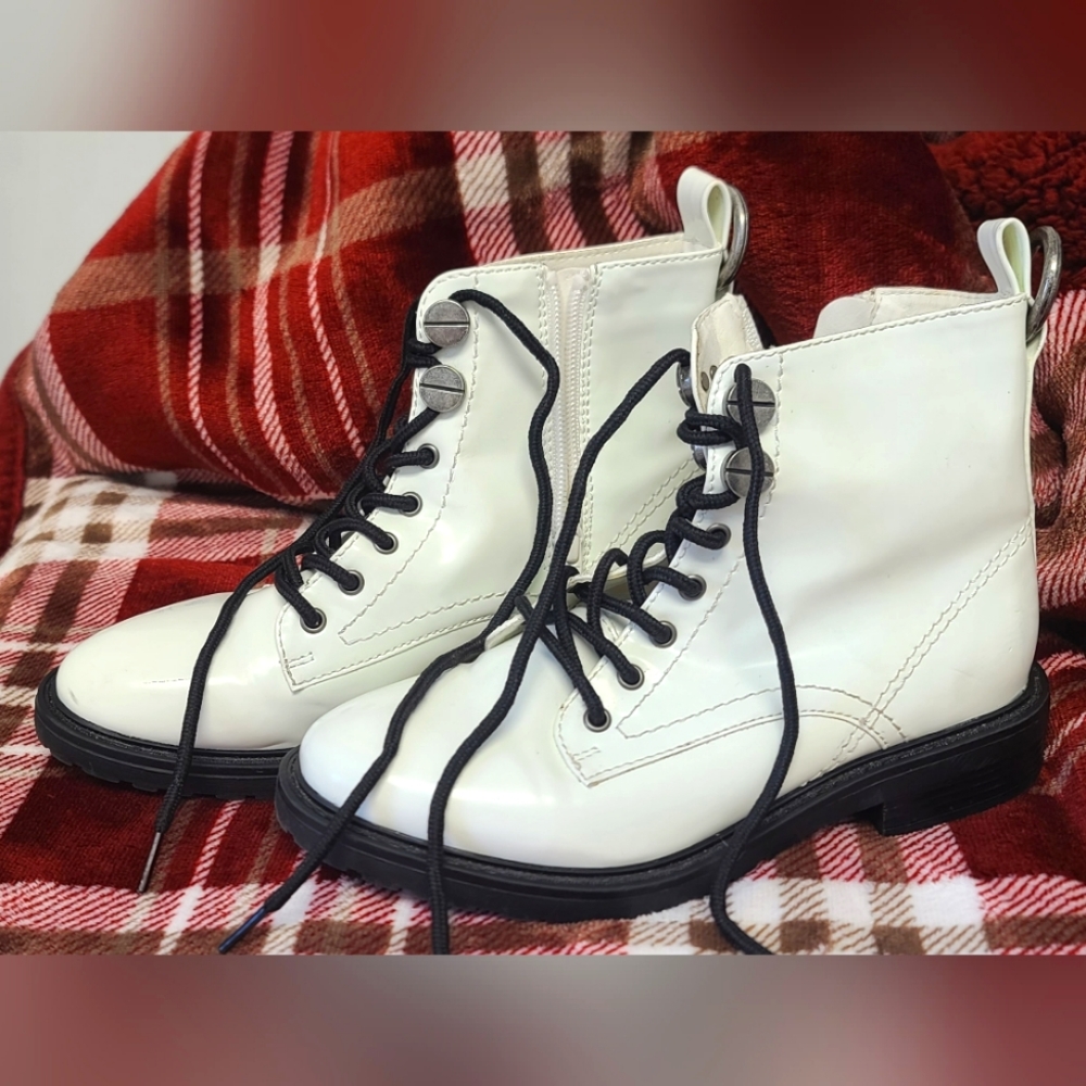 Women's True Craft size 6 white leather boots